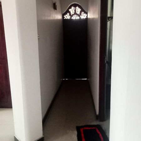 Oviniru Beach Hotel Negombo Buitenkant foto