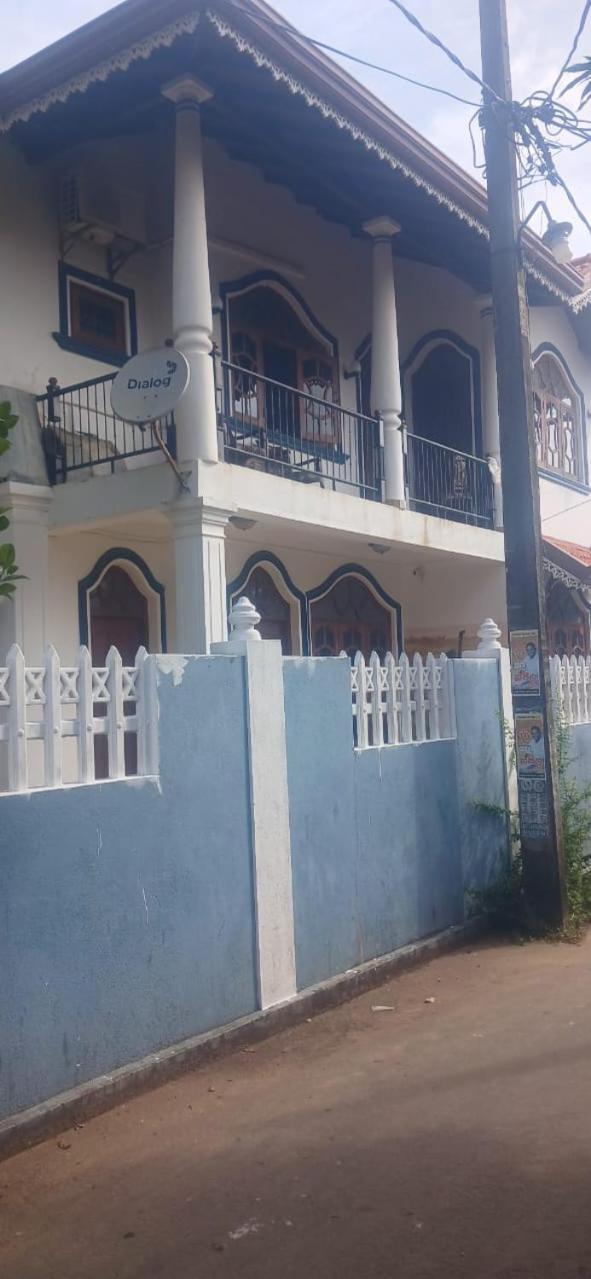Oviniru Beach Hotel Negombo Buitenkant foto