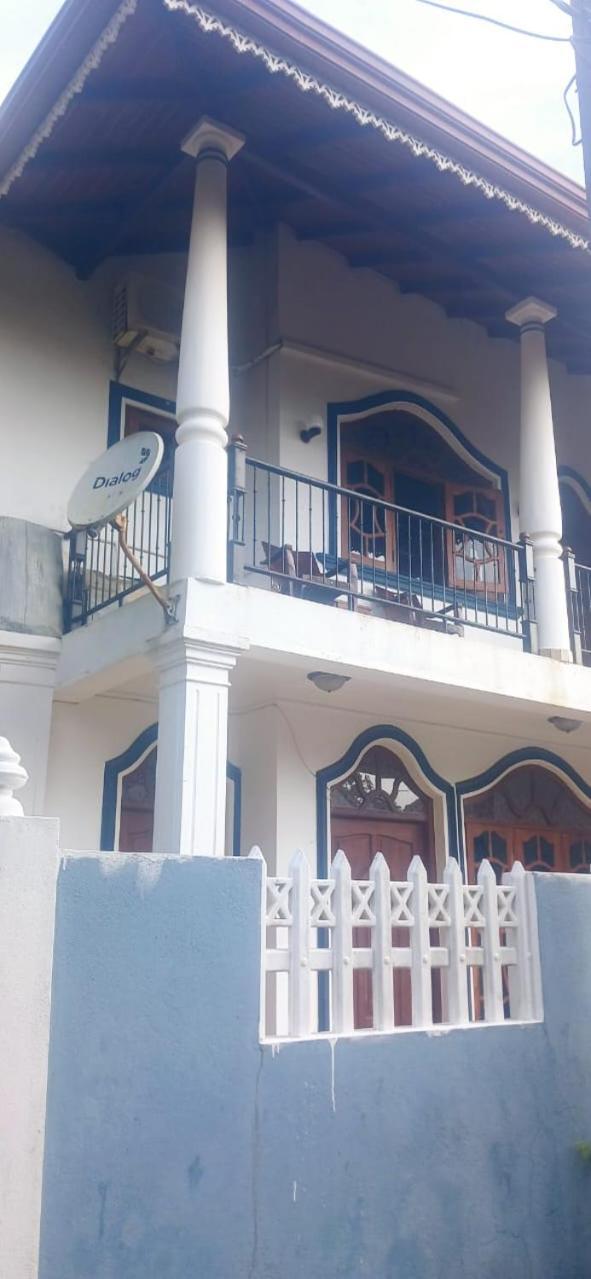 Oviniru Beach Hotel Negombo Buitenkant foto